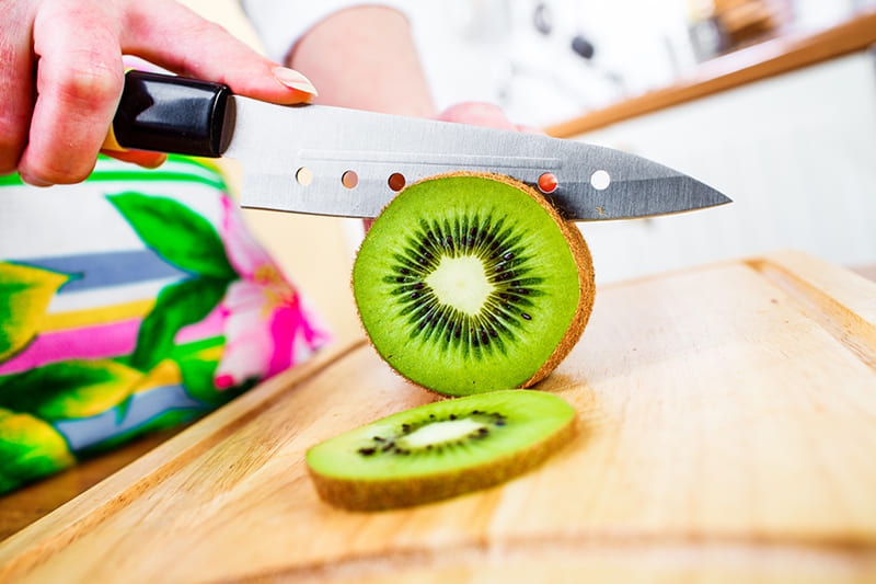 Health benefits of kiwi for oral, vision, hearing, prostate, and weight loss