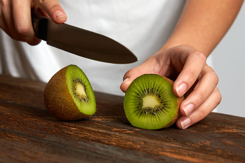Benefits of kiwi for various health aspects including oral, vision, hearing, prostate health, and weight loss