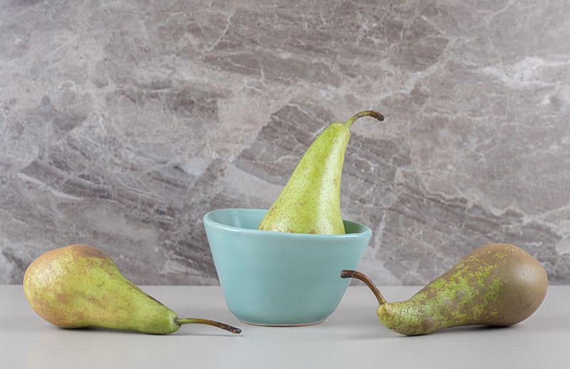 Health benefits of pears including oral, vision, hearing, prostate health, and weight loss