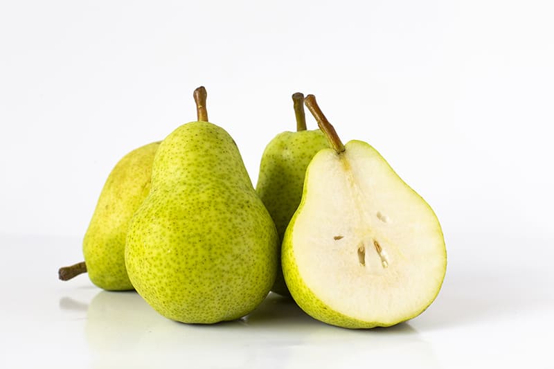 Health benefits of pears related to oral, vision, hearing, prostate health, and weight loss
