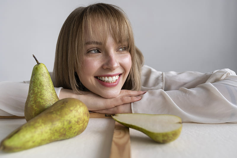 Health benefits of pears including oral health, vision, hearing, prostate and weight loss