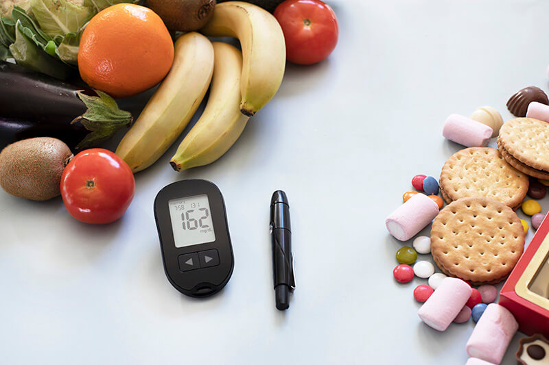 Comparison of blood glucose monitor and healthy low glycemic foods versus unhealthy food options